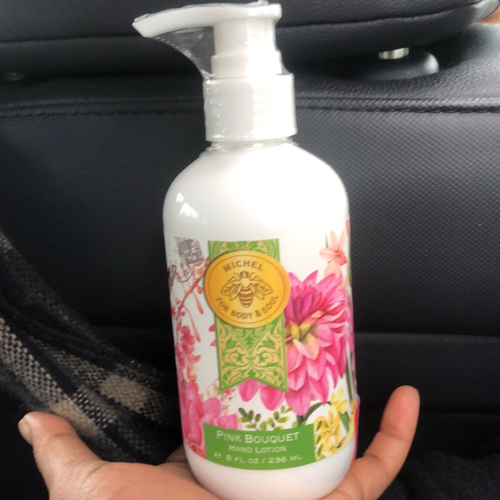 Pink bouquet hand lotion-8 Fl  Oz .